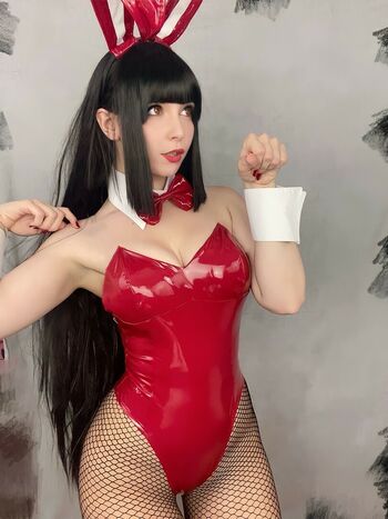 lady_pizza_hug