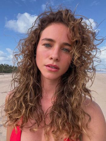 Laryssa Ayres