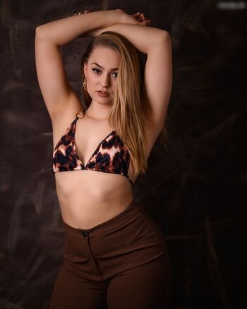 Laura.makaveli