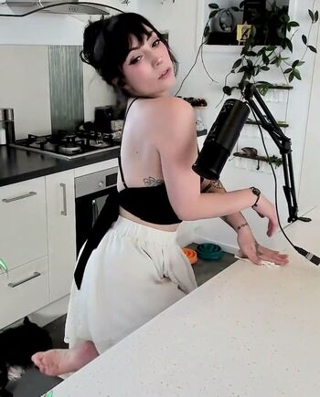 Layna Lazar