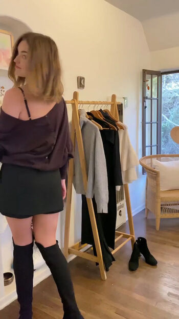 Lili Simmons