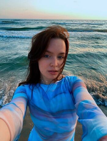lily_virgin_girl