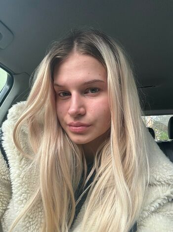 littletinyblonde