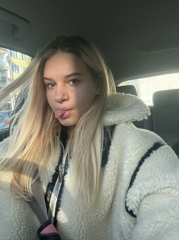 littletinyblonde