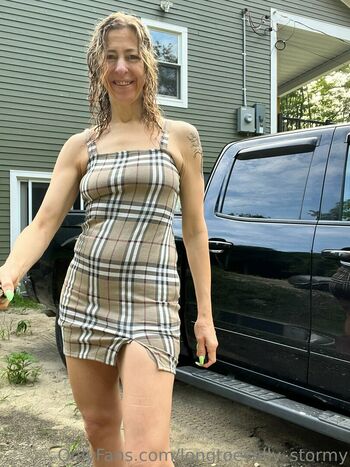 longtoesally_stormy