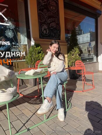 lovely_lilly_me