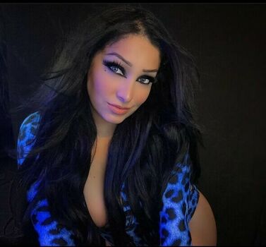 Mandy Leon