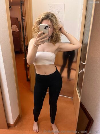 MaryjaneAuryn