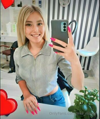 mia_moxie