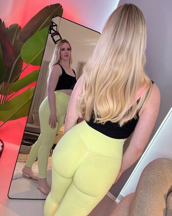 mia_peach