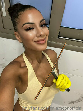 MiaMoonOfficial
