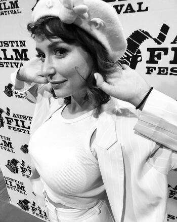 Milana Vayntrub