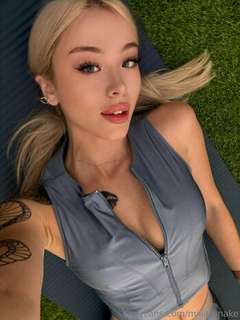 milla_snake