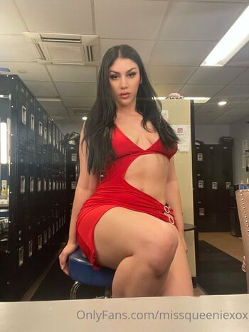 MissQueenieXOX