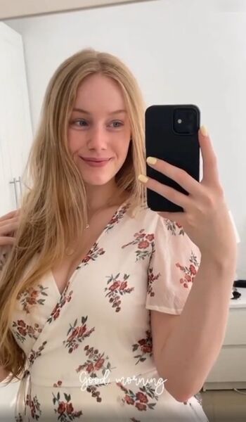 Nadine von relaxASMR