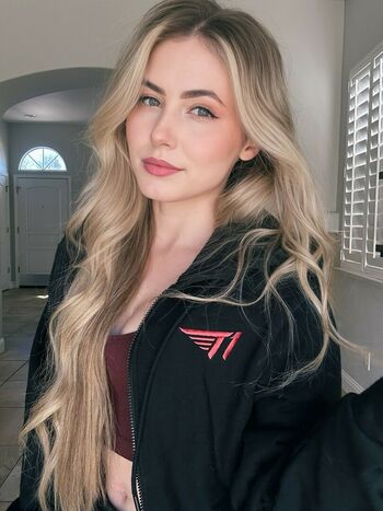 Nicki Taylor