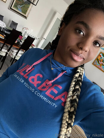 niky_nikole