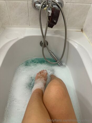 ninaluvsfeet