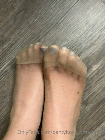 pantyhose_princess99