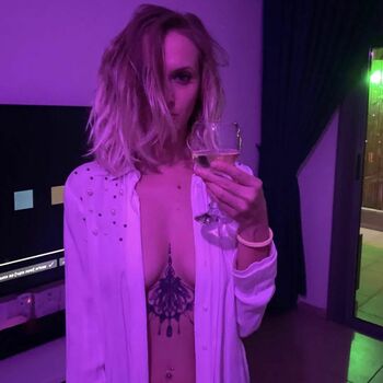 pink_princess_on_sky