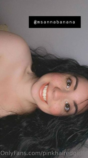 pinkhairedgirlfr33