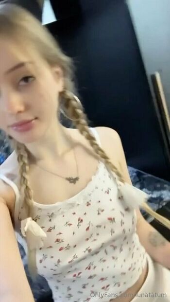 pinklunaxo