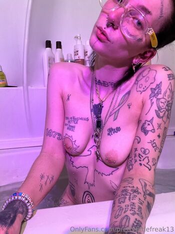 prettylittlefreak13