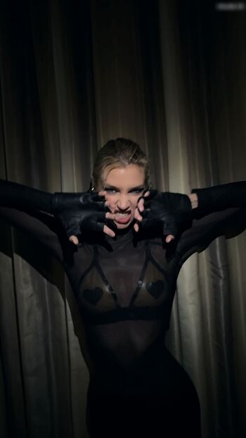 Stella Maxwell