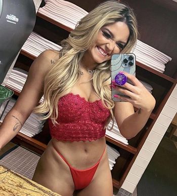 Taynara Conti