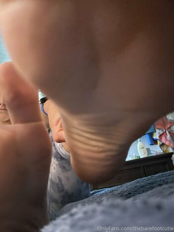 thebarefootcutie