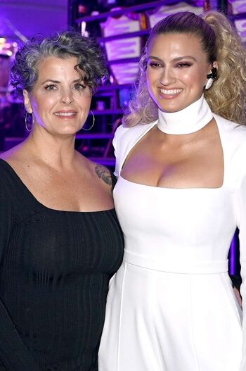 Tori Kelly