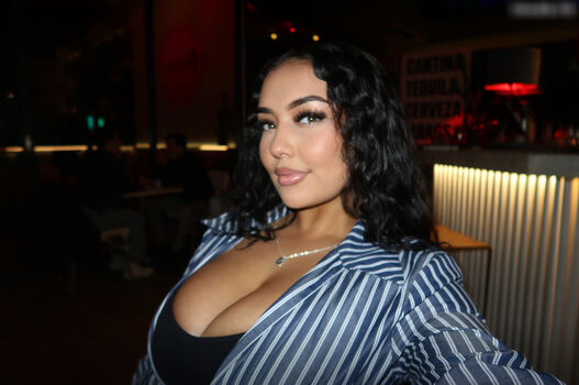 Tyla urgirltylaxx