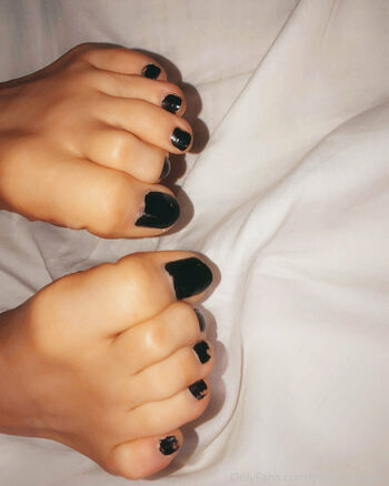 unigirlfeet