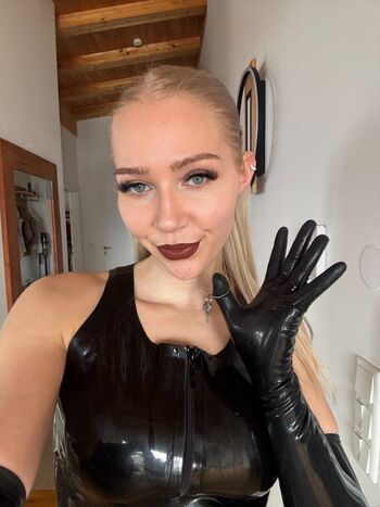 Valerie Star