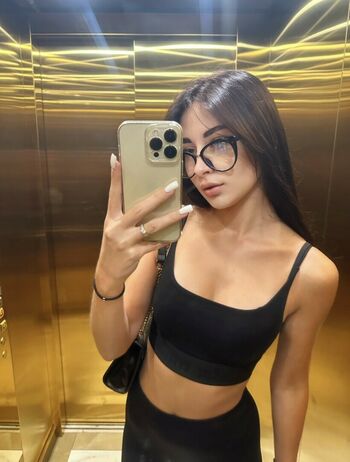 Vikky Queen