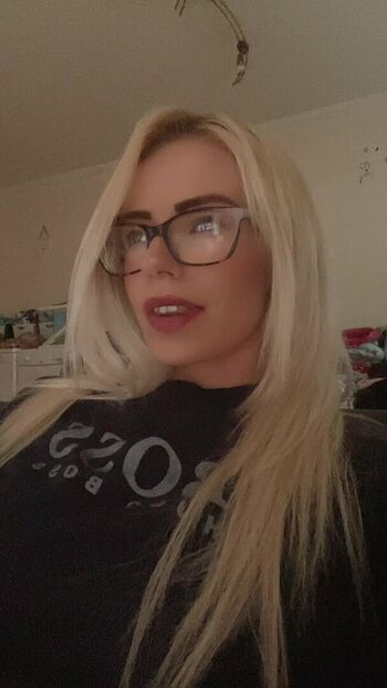 Whosthagirl