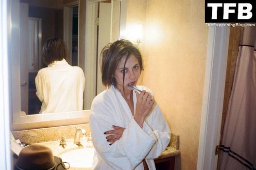 Willa Holland