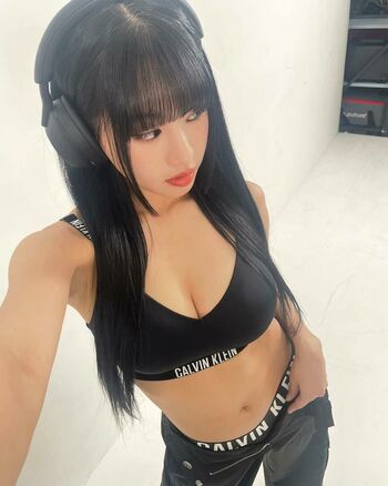 WomenK-pop