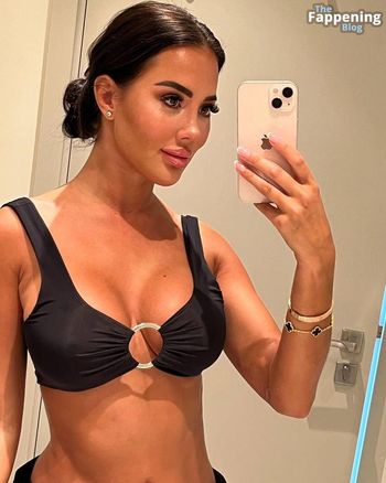 Yazmin Oukhellou